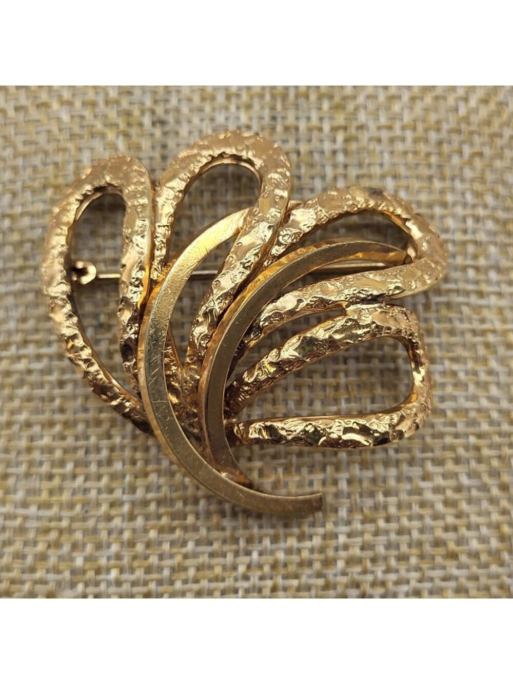 Stunning Germany 18K Rolled Gold Plate Brooch pin Sleek Elegant Classic